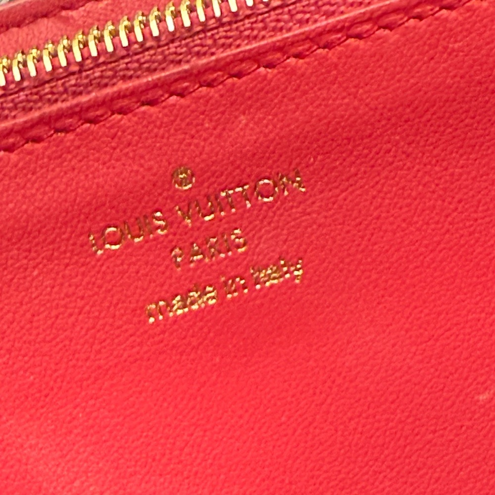 Louis Vuitton Black Capucines Wallet Sleek Design - Picture 6 of 7
